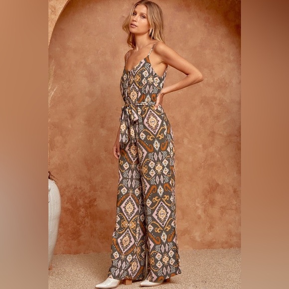 Savanna Jane Aztec Printed Jumpsuit Size Small - Picture 4 of 12